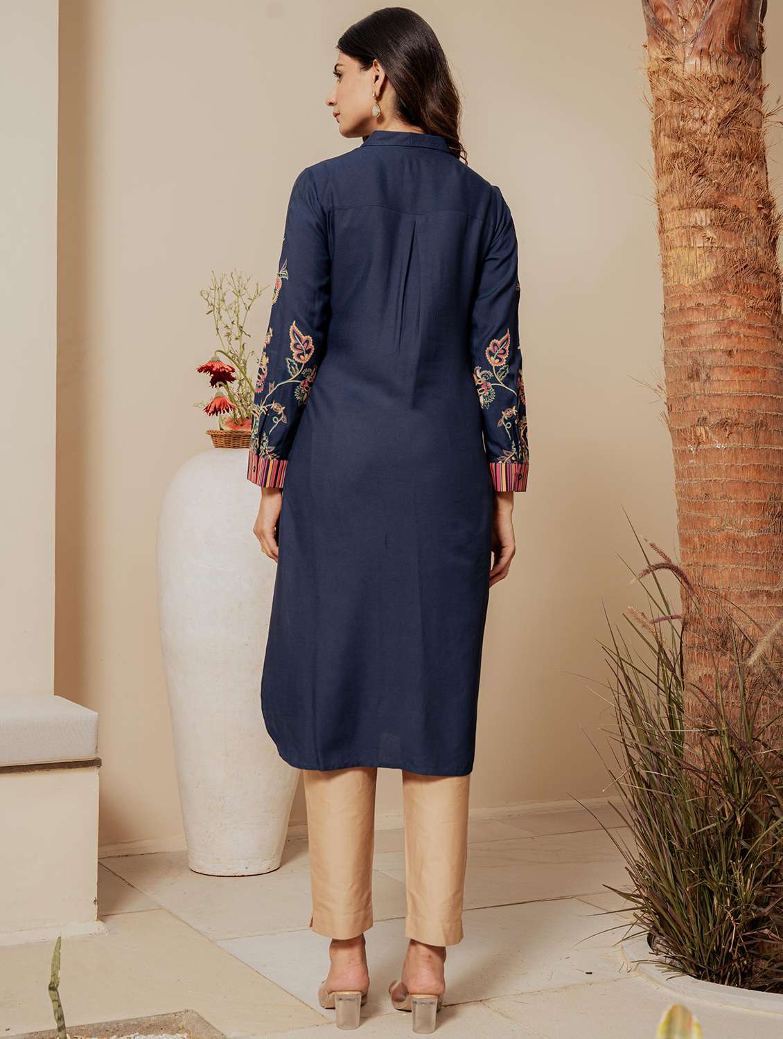 women floral long sleeve straight kurta - 22183444 -  Standard Image - 3