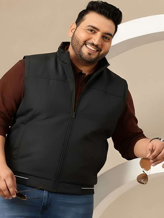 men solid sleeveless bomber jacket