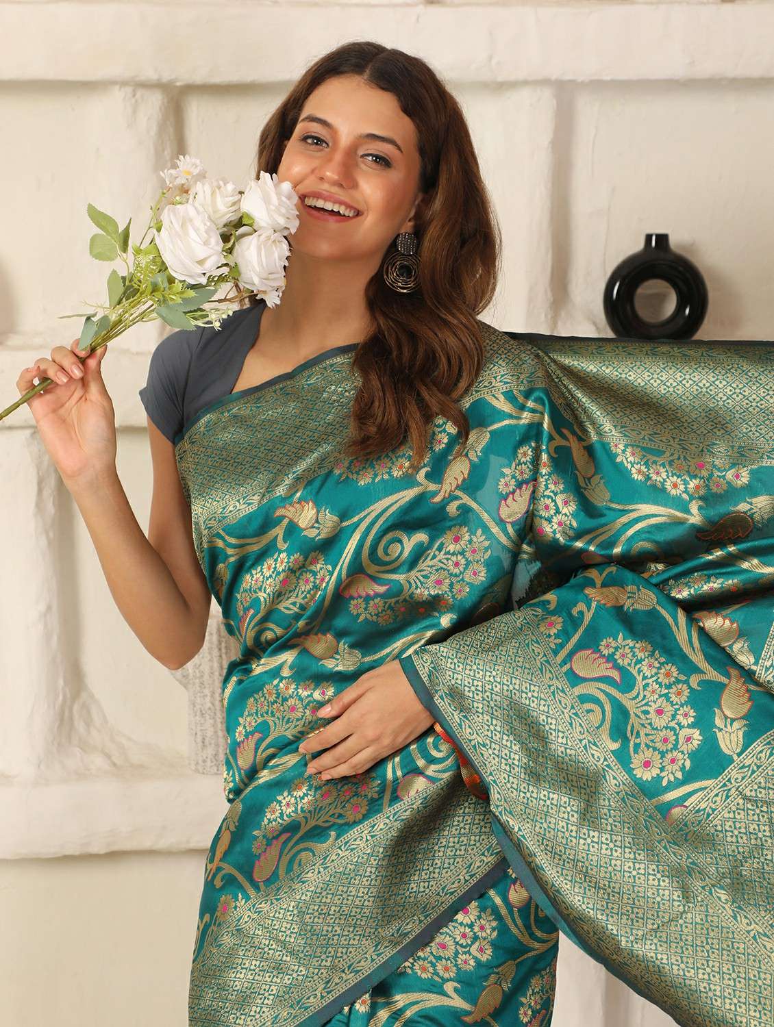 women self design banarasi saree with blouse - 22183707 -  Standard Image - 5