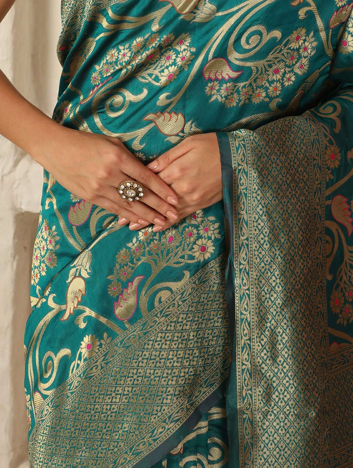women self design banarasi saree with blouse - 22183707 -  Standard Image - 8