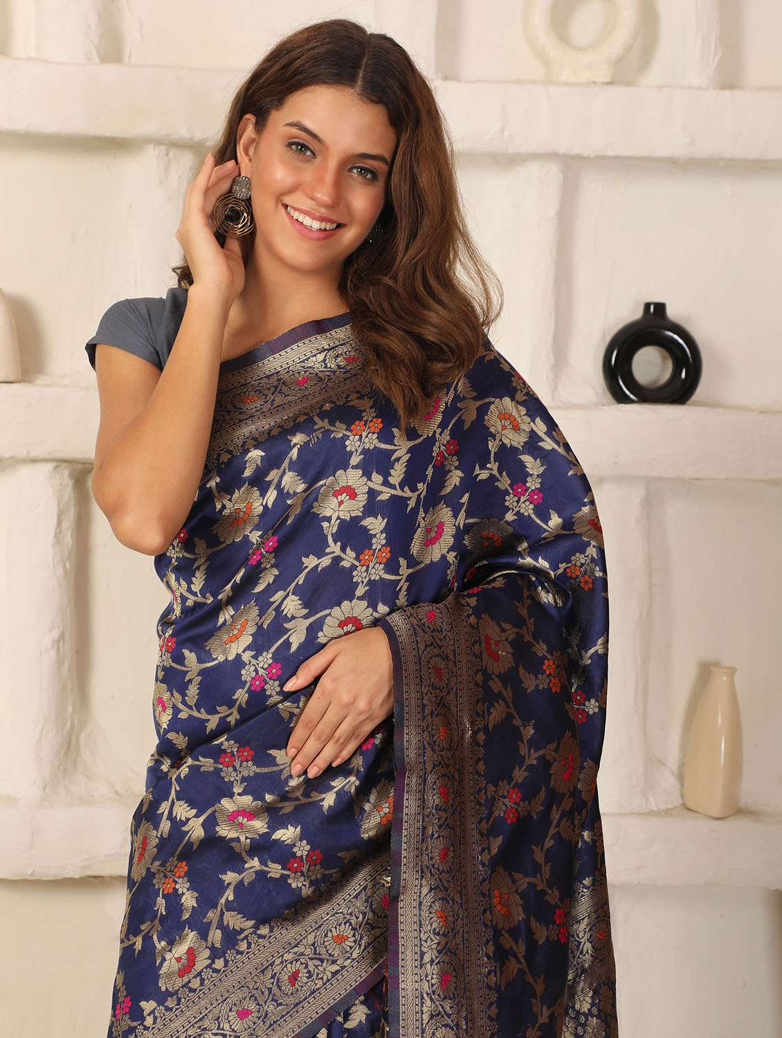 women self design banarasi saree with blouse - 22183709 -  Standard Image - 5