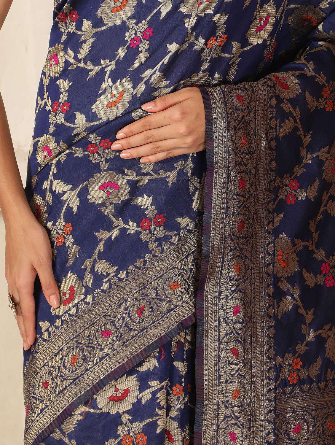 women self design banarasi saree with blouse - 22183709 -  Standard Image - 8