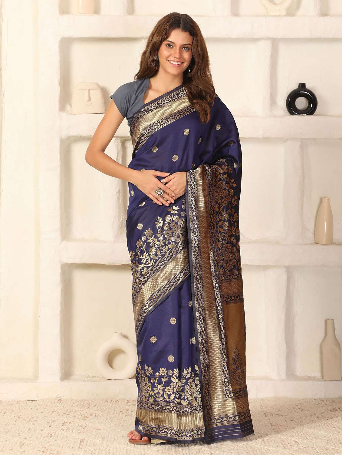 women self design banarasi saree with blouse