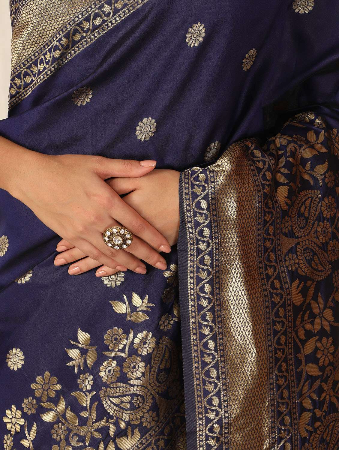 women self design banarasi saree with blouse - 22183710 -  Standard Image - 8