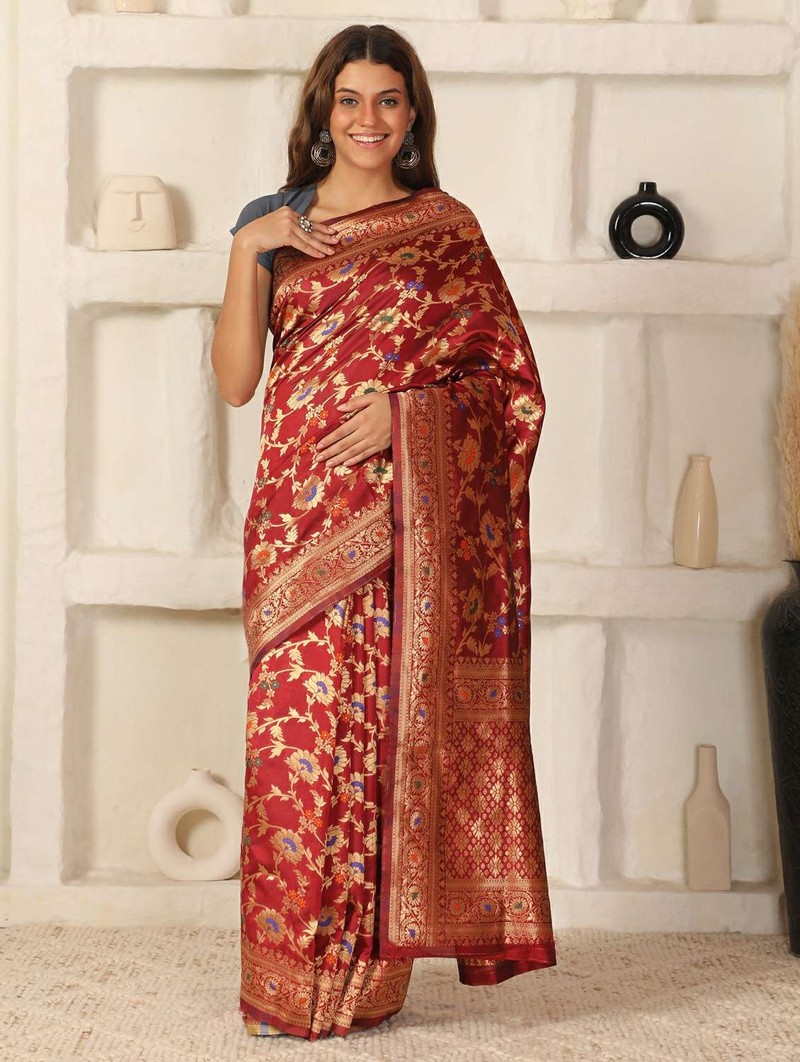 women self design banarasi saree with blouse