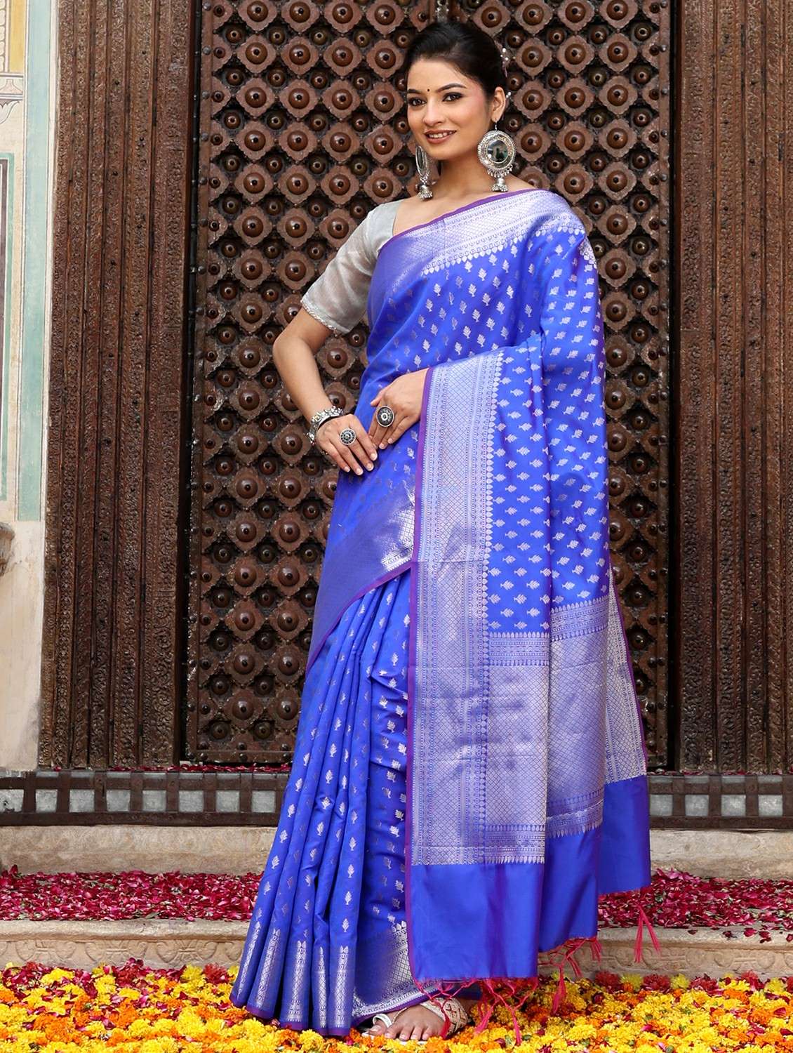 women self design banarasi saree with blouse - 22183723 -  Standard Image - 3