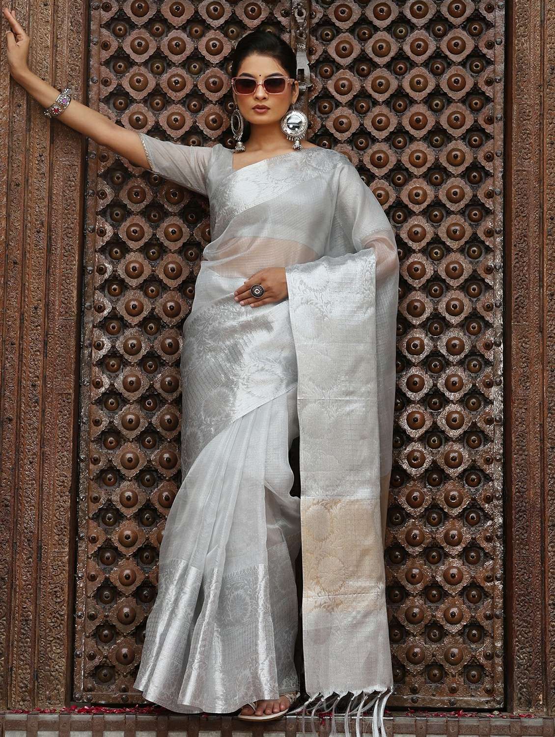 women solid with bordered saree with blouse