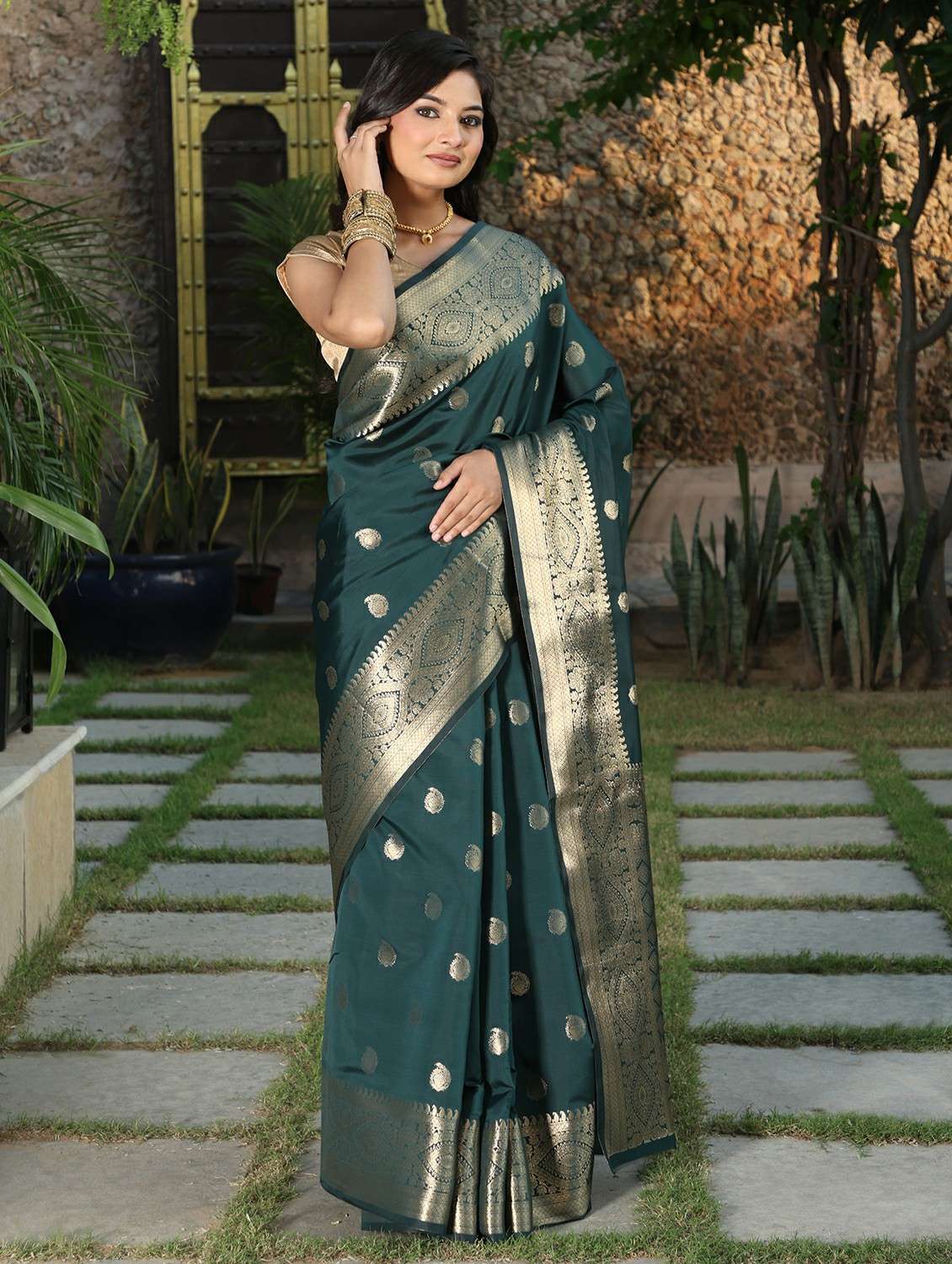 women self design banarasi saree with blouse - 22183731 -  Standard Image - 3