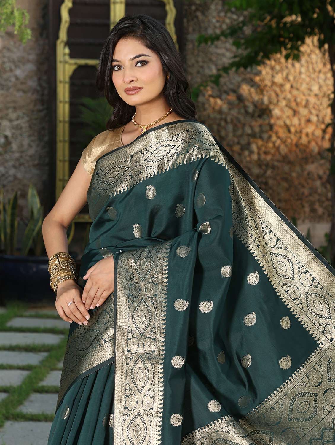 women self design banarasi saree with blouse - 22183731 -  Standard Image - 5