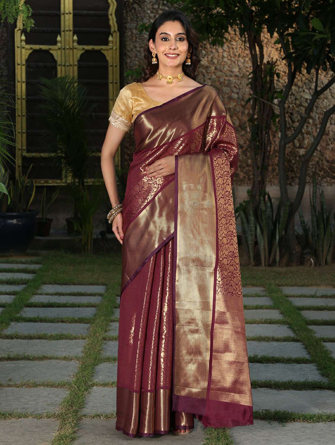 women self design banarasi saree with blouse