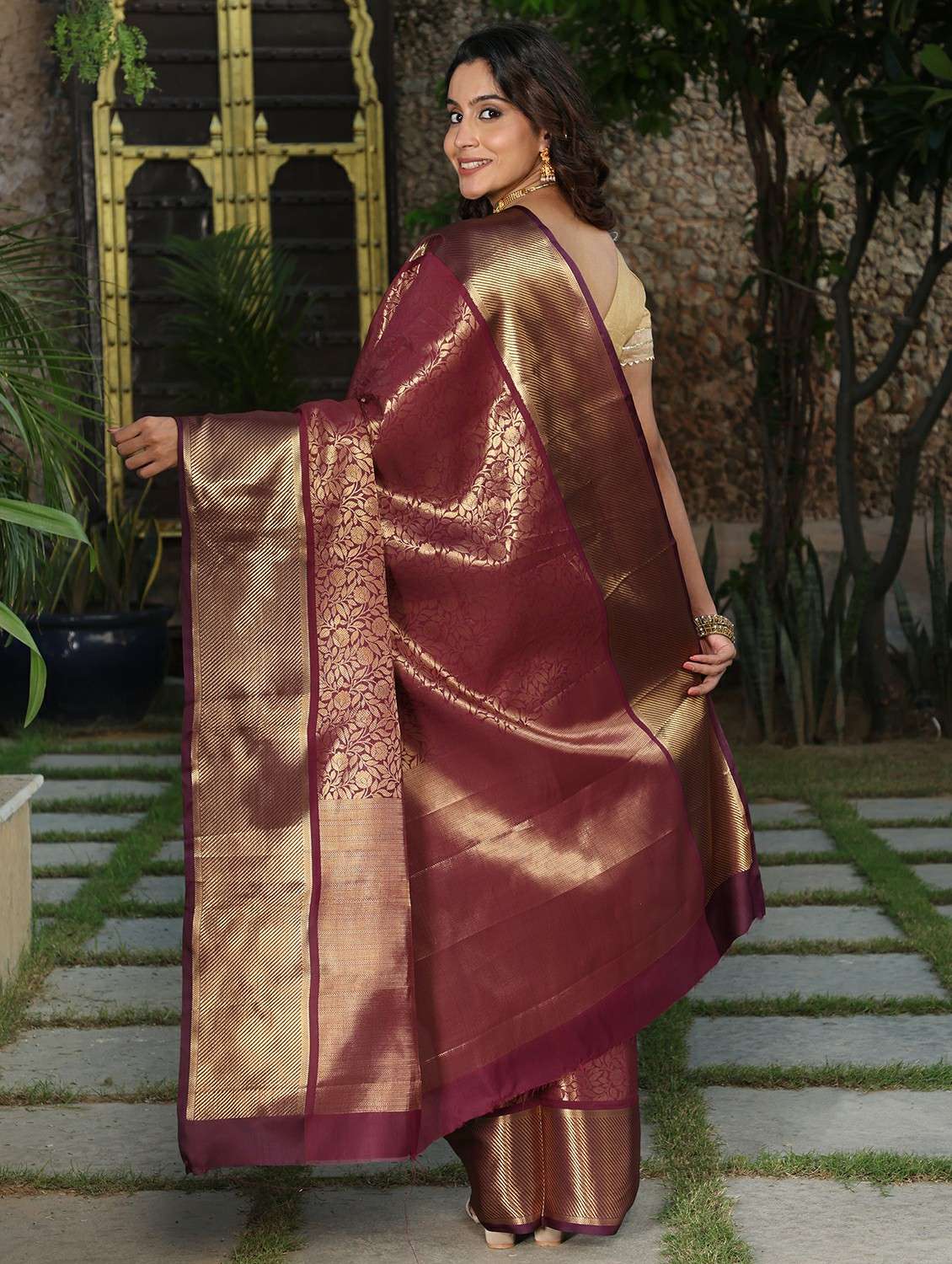 women self design banarasi saree with blouse - 22183732 -  Standard Image - 5