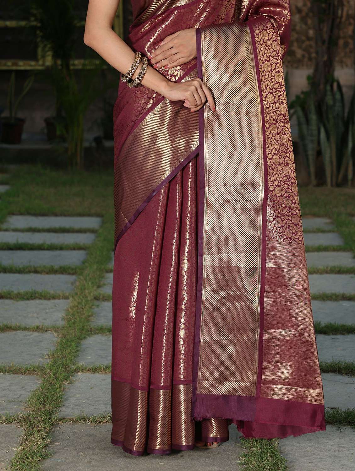 women self design banarasi saree with blouse - 22183732 -  Standard Image - 8