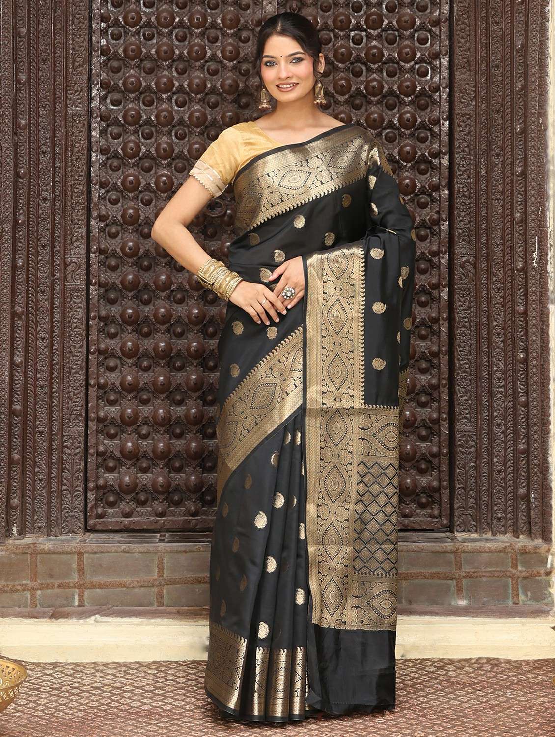 women self design banarasi saree with blouse