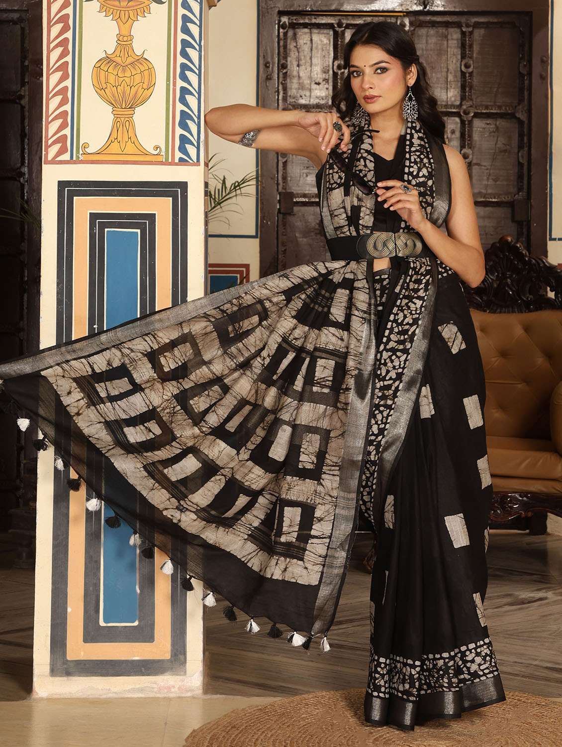 women batik printed saree with blouse - 22183741 -  Standard Image - 3