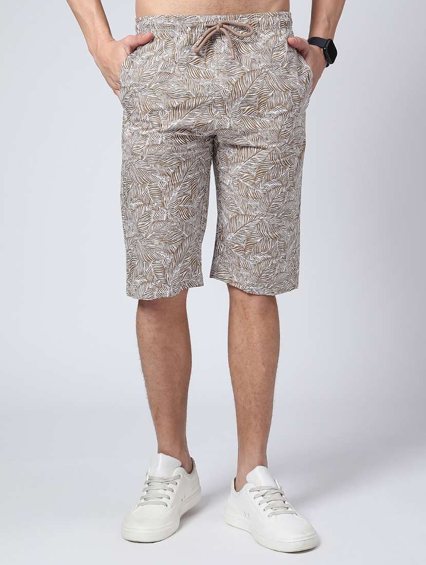 men printed mid rise regular fit three-fourth shorts