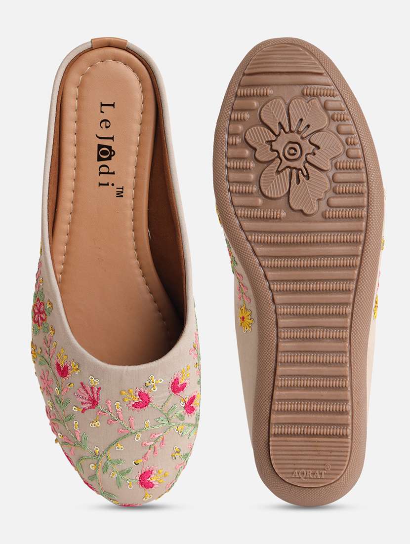 women embroidered slip on mojari - 22184225 -  Standard Image - 3