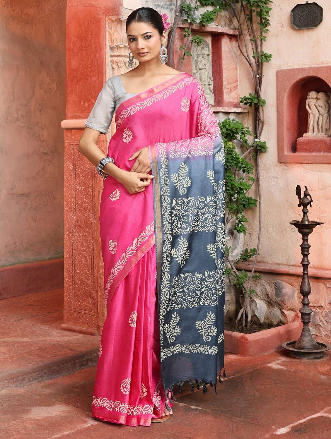 women printed casual wear saree with blouse - 22184285 -  Standard Image - 3