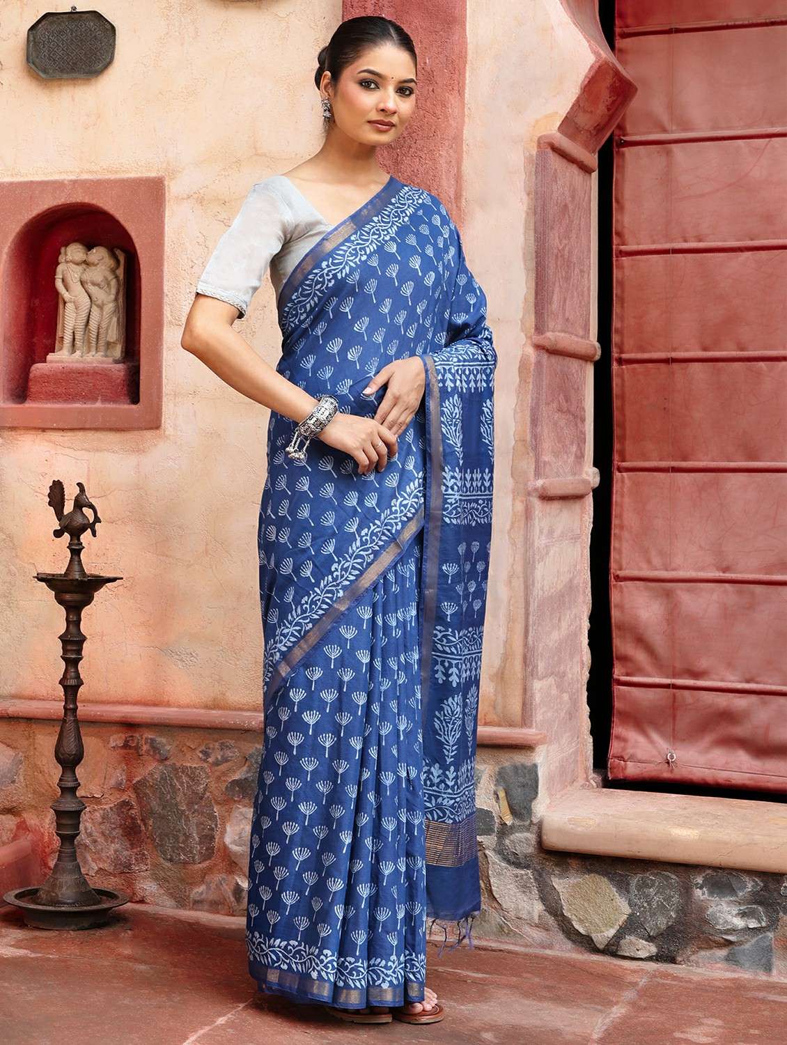 women printed casual wear saree with blouse - 22184290 -  Standard Image - 3