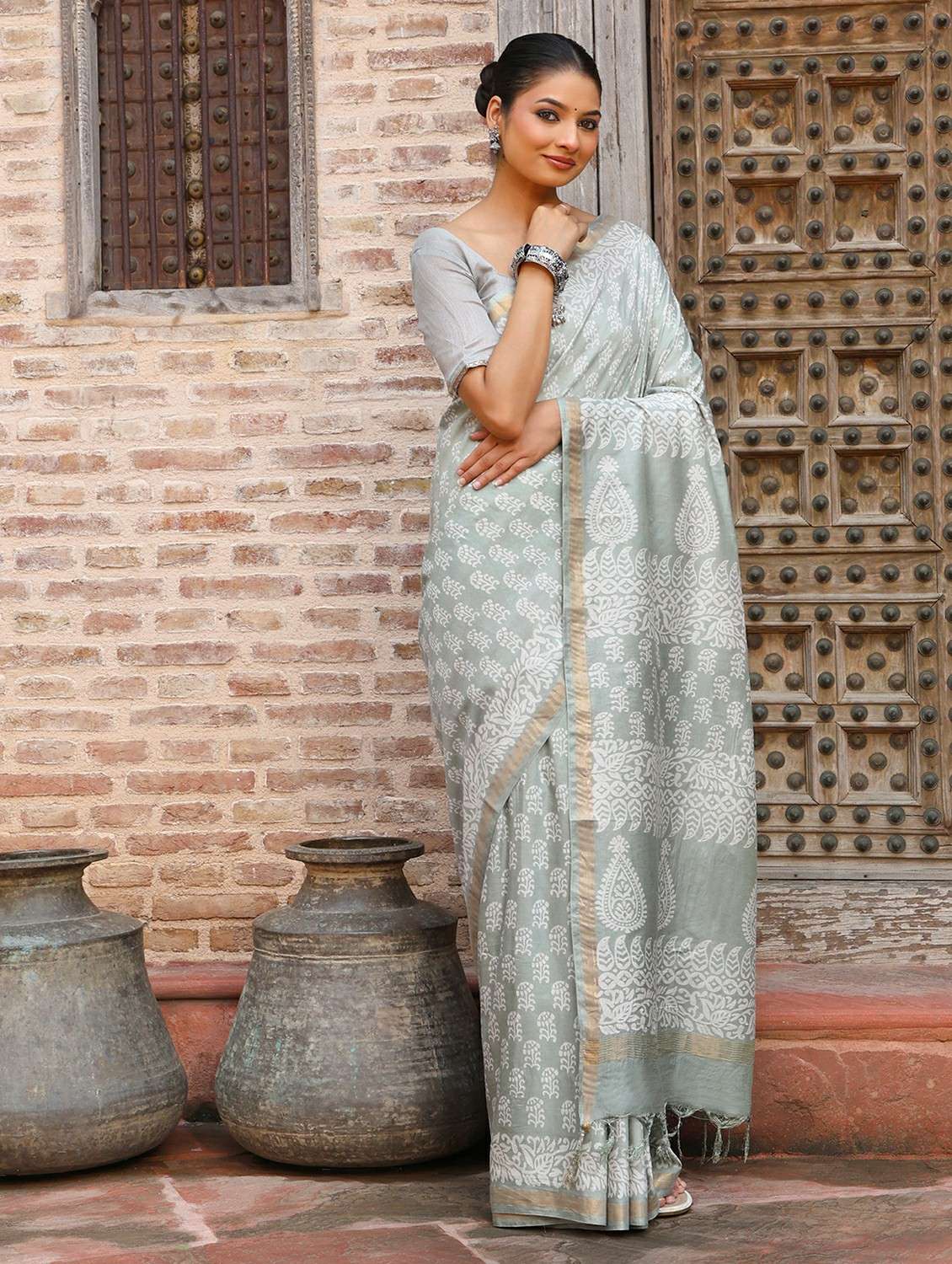 women printed casual wear saree with blouse - 22184293 -  Standard Image - 3