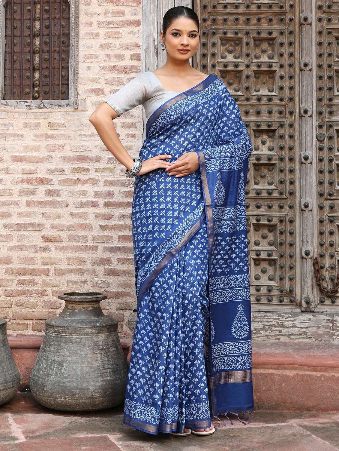 women printed casual wear saree with blouse
