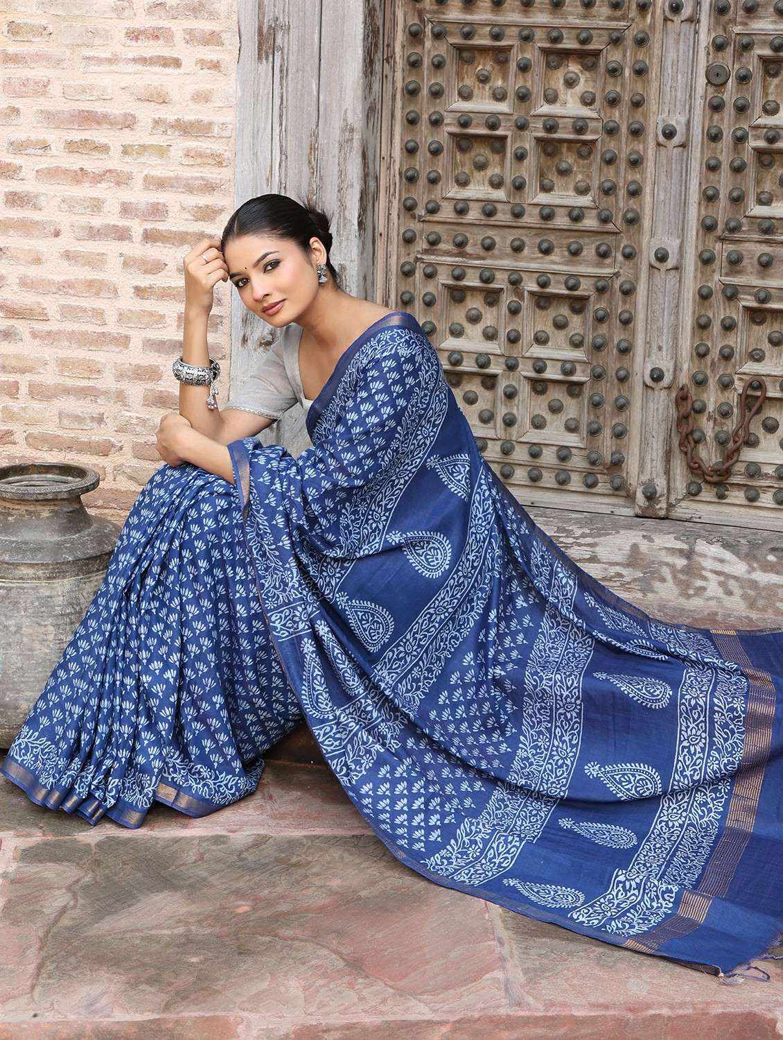 women printed casual wear saree with blouse - 22184294 -  Standard Image - 3