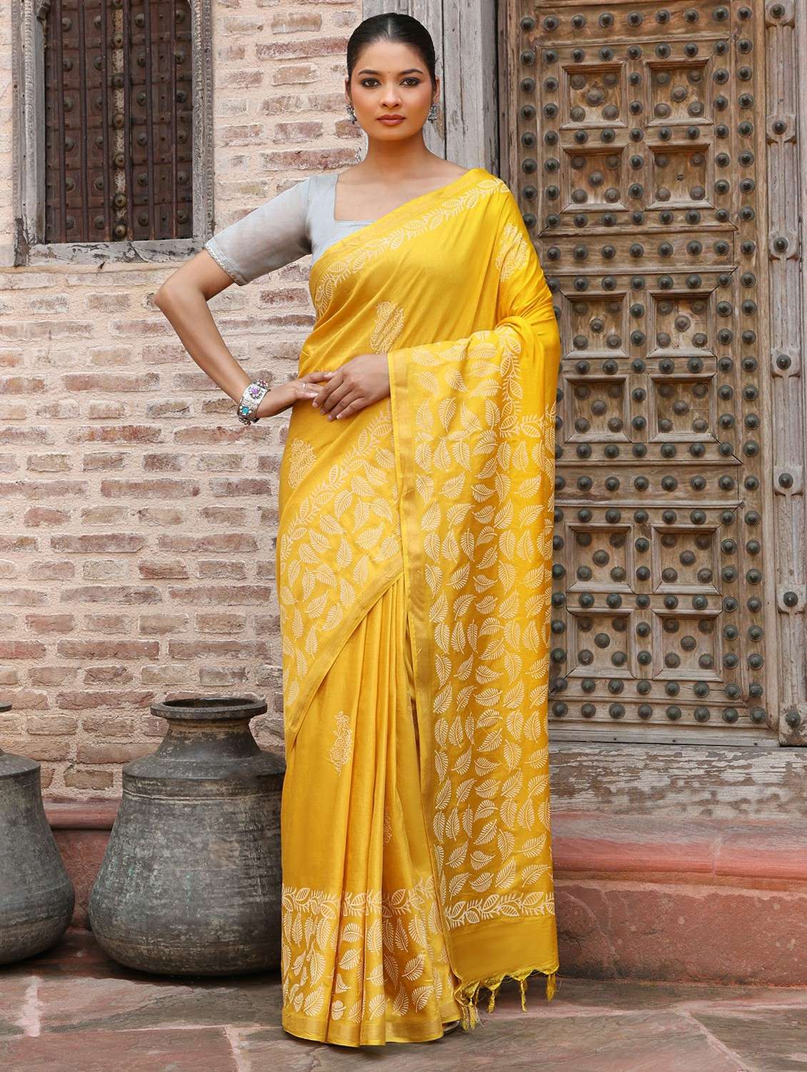 women printed casual wear saree with blouse