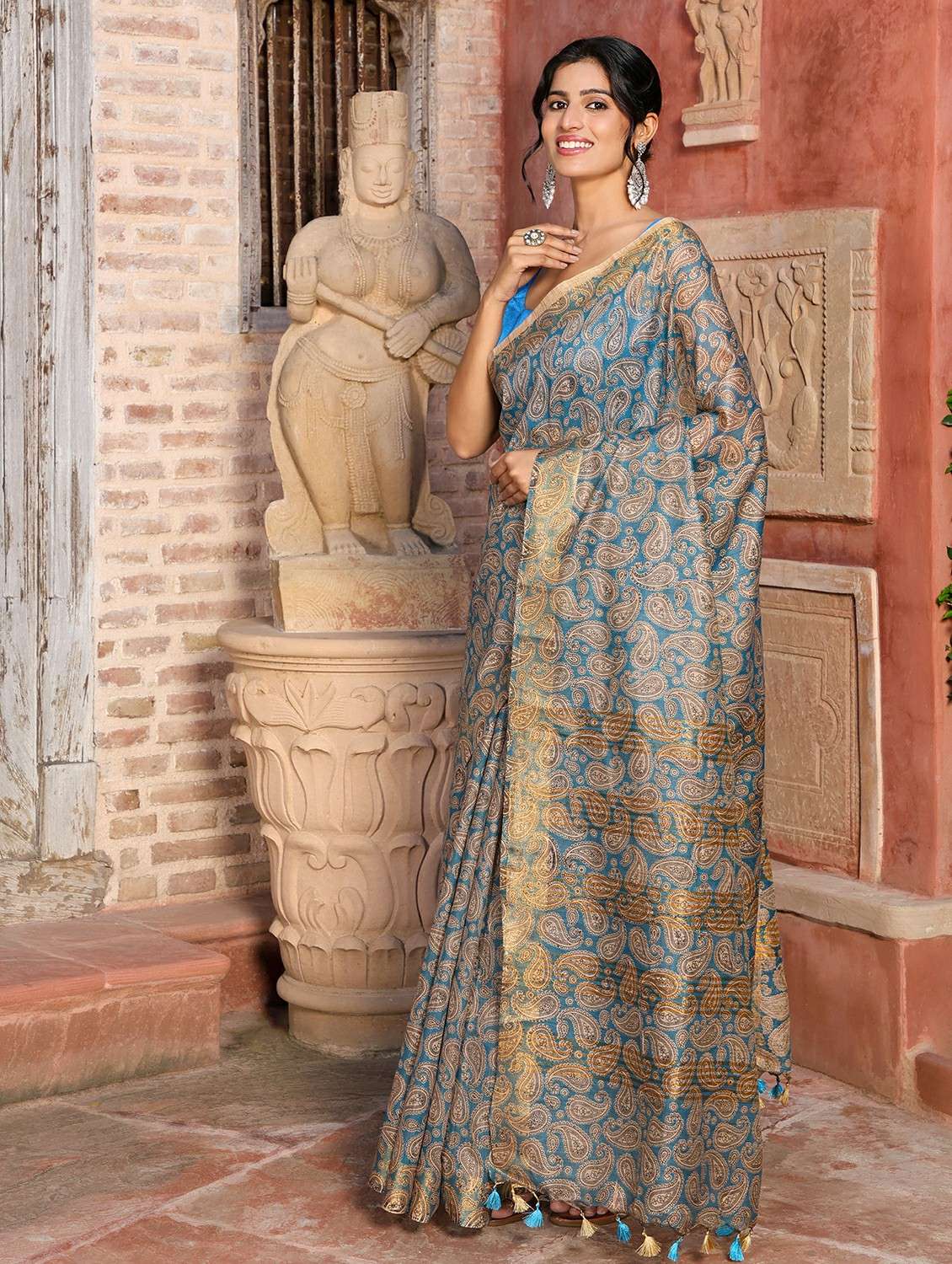 women printed casual wear saree with blouse - 22184316 -  Standard Image - 3
