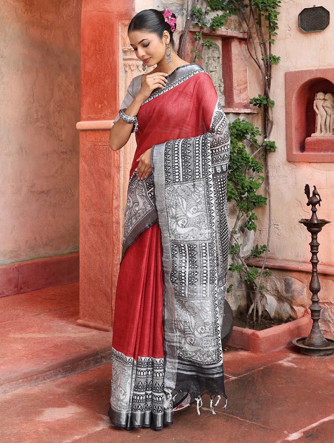 women solid with bordered saree with blouse - 22184326 -  Standard Image - 3
