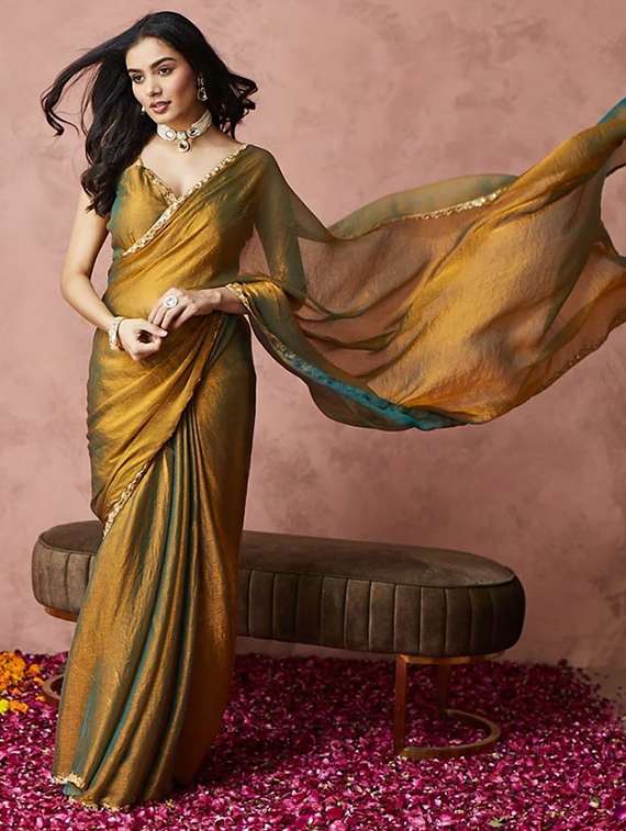 women solid with embellished bordered saree with blouse - 22185052 -  Zoom Image - 0