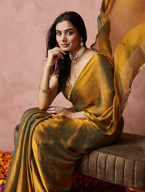 women solid with embellished bordered saree with blouse - 22185052 -  Standard Image - 5
