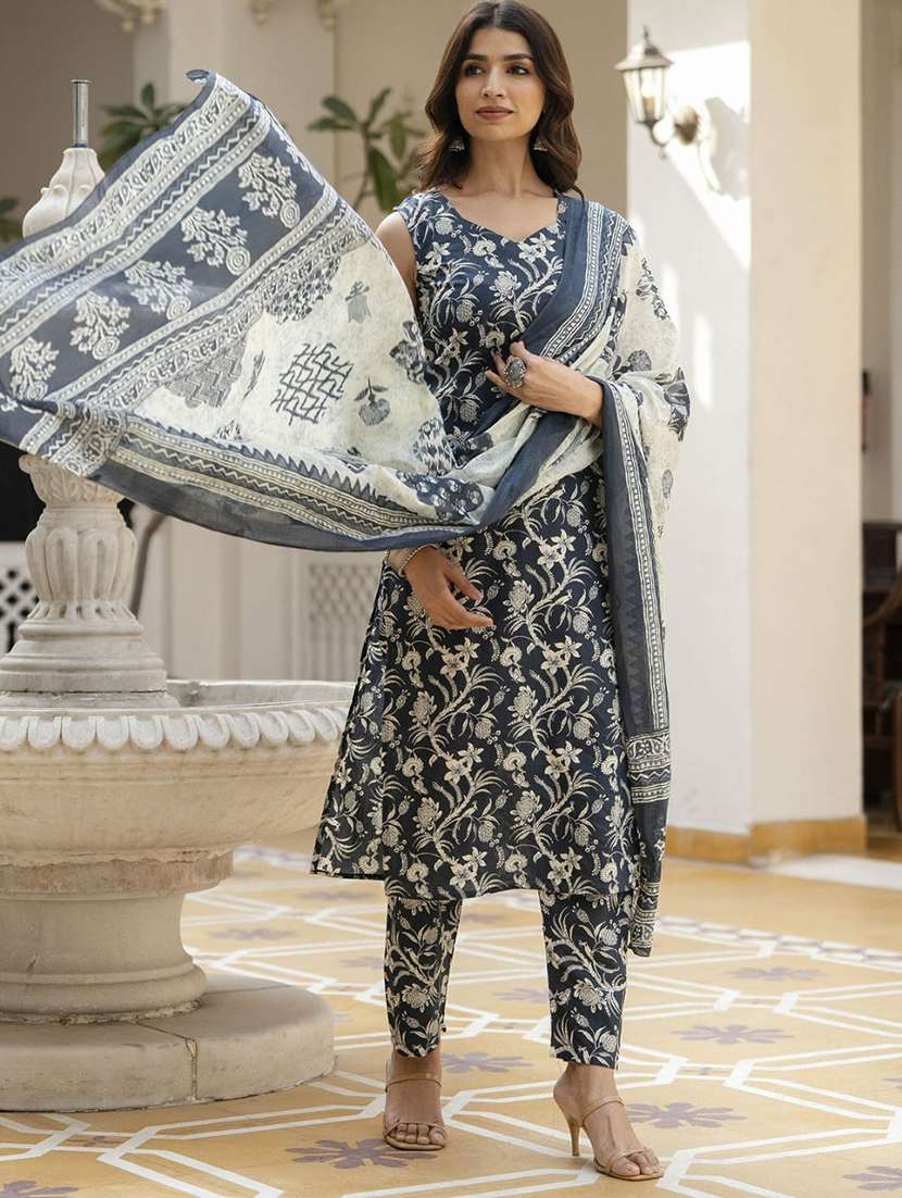 women floral sleeveless kurta pant with dupatta set