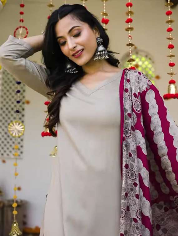 women solid three quarter sleeve kurta pant with dupatta set - 22185059 -  Standard Image - 5