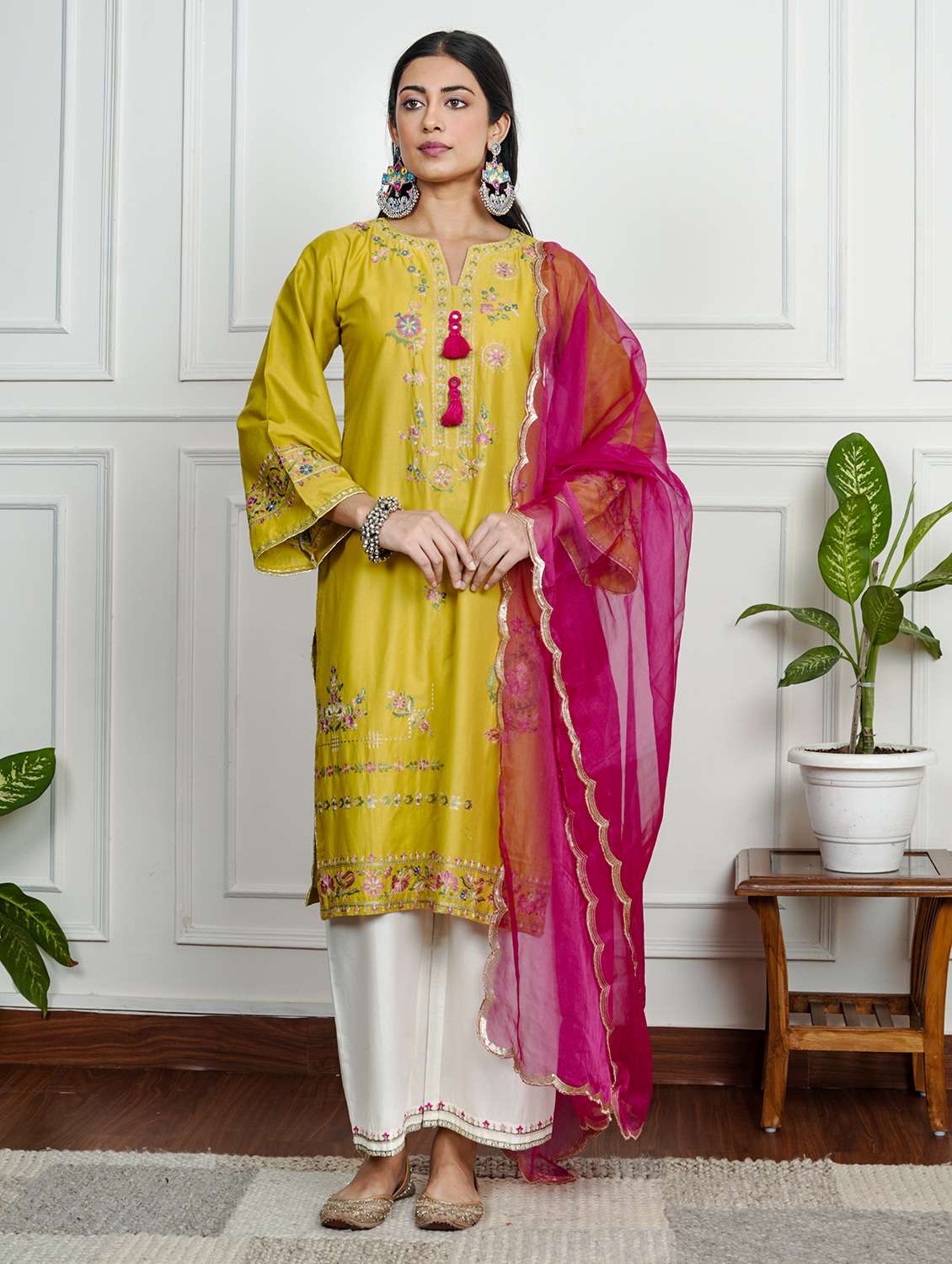 women solid with work long sleeve kurta pant with dupatta set