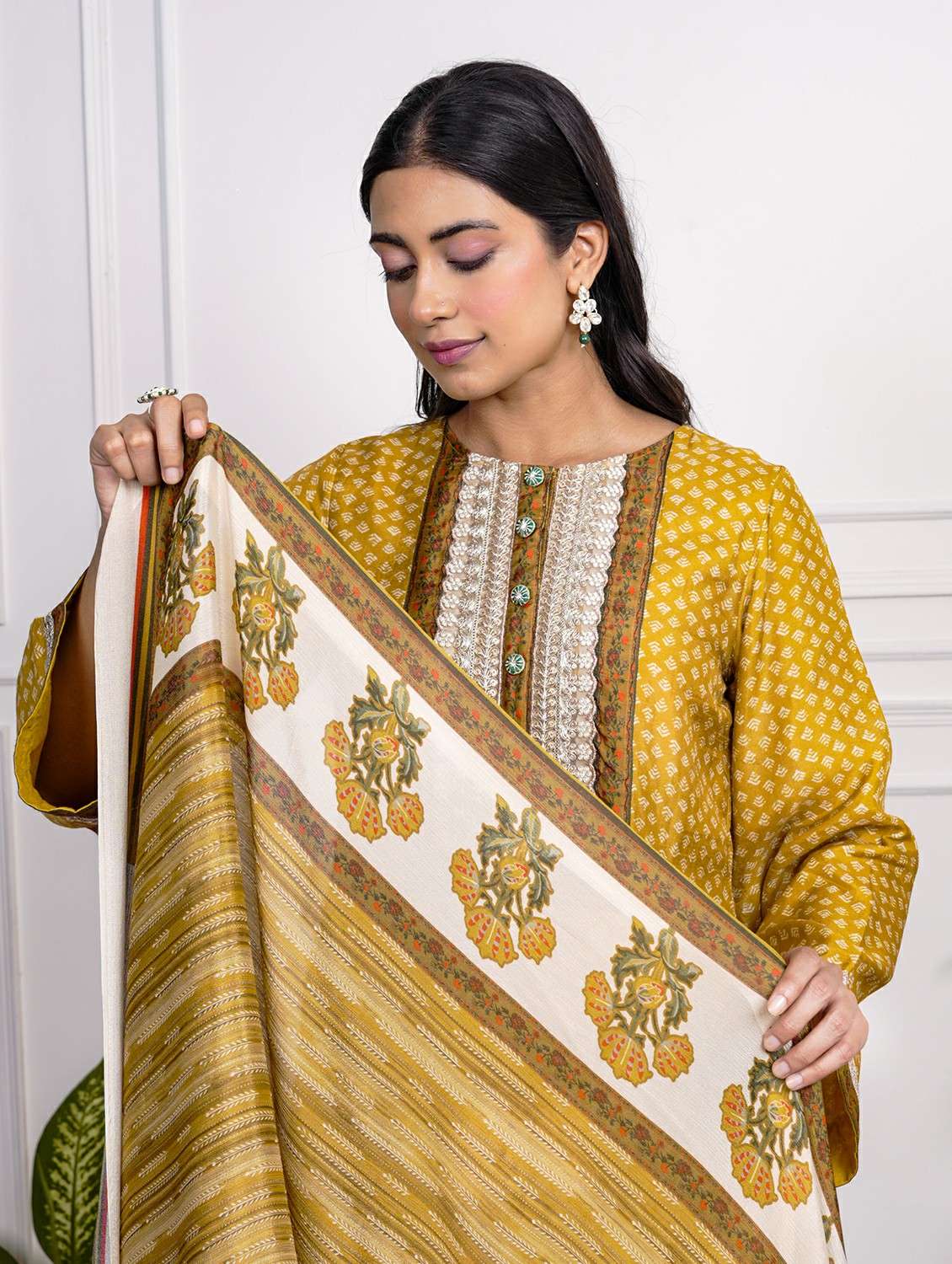 women printed long sleeve kurta salwar with dupatta set - 22185086 -  Standard Image - 3