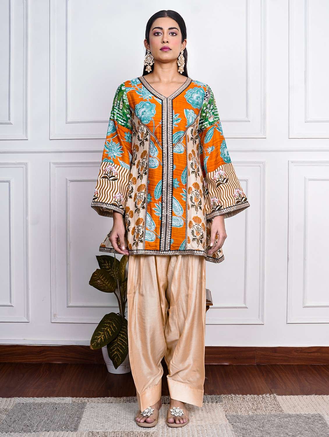 women printed long sleeve kurta salwar set - 22185090 -  Zoom Image - 0
