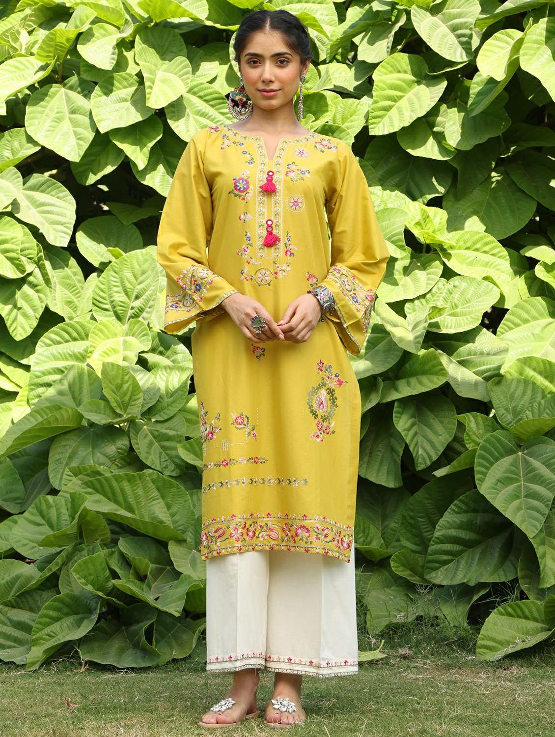 women solid with work long sleeve straight kurta 