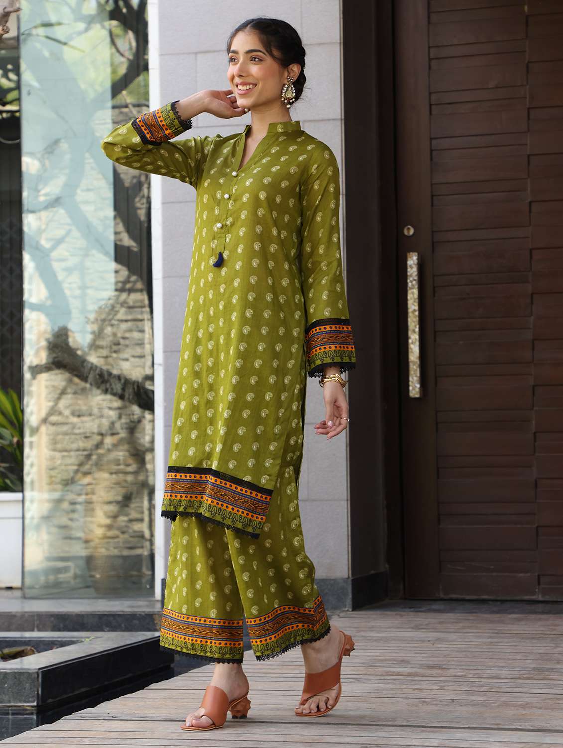 women paisley printed long sleeve kurta palazzo set
