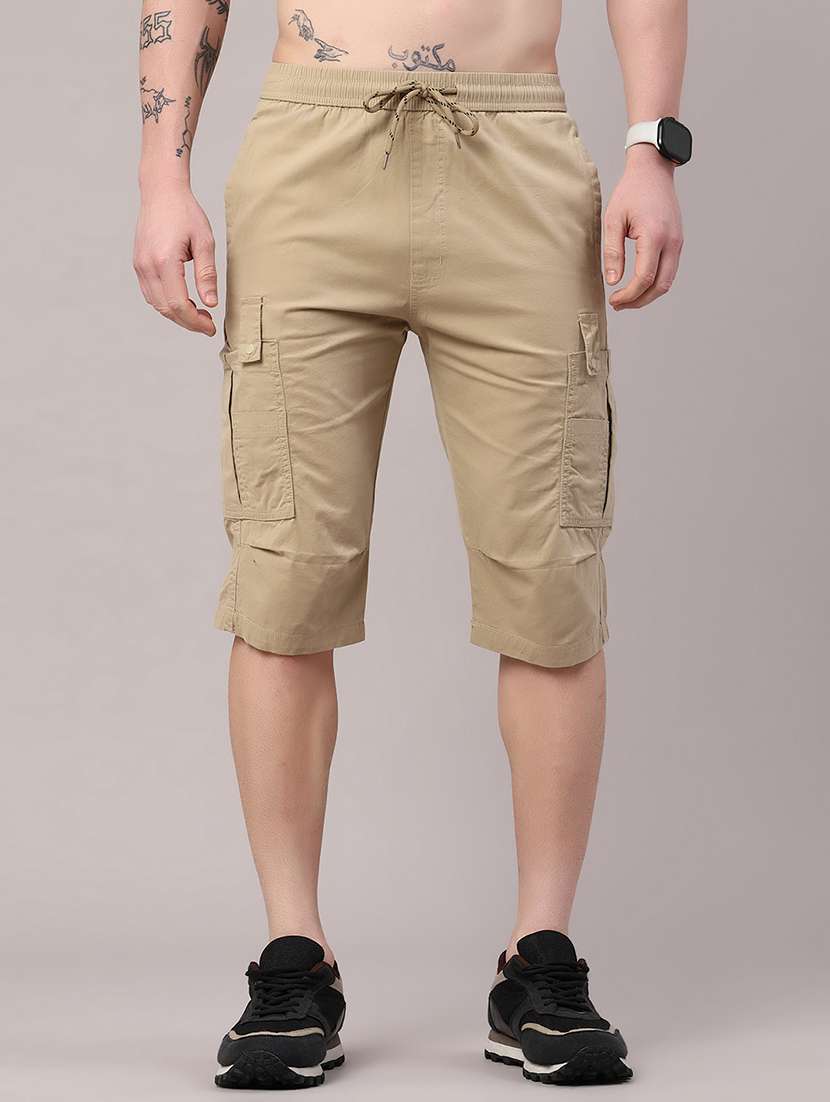 men solid mid rise three fourth shorts