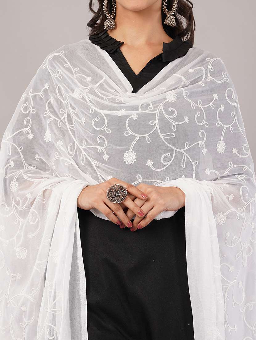 women solid with work embroidered dupatta  - 22186218 -  Standard Image - 5