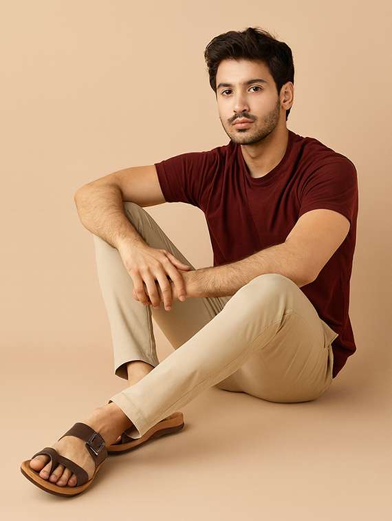 men solid toe seperator sandal - 22186306 -  Standard Image - 3