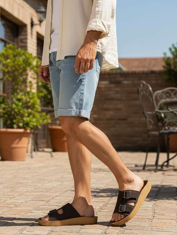 men solid toe seperator sandal - 22186308 -  Standard Image - 3