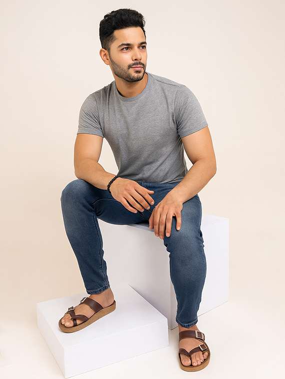 men solid toe seperator sandal - 22186313 -  Standard Image - 3