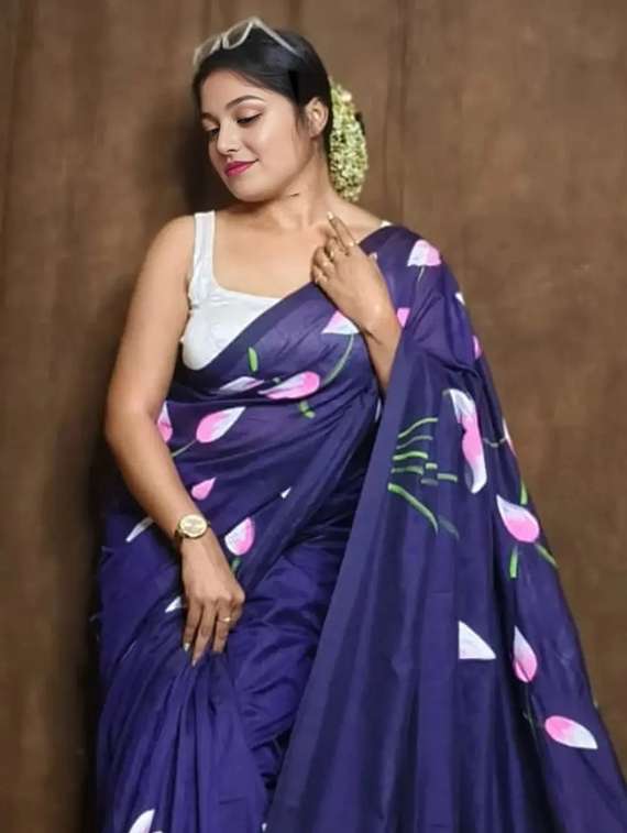 women floral printed saree with blouse - 22186340 -  Standard Image - 3