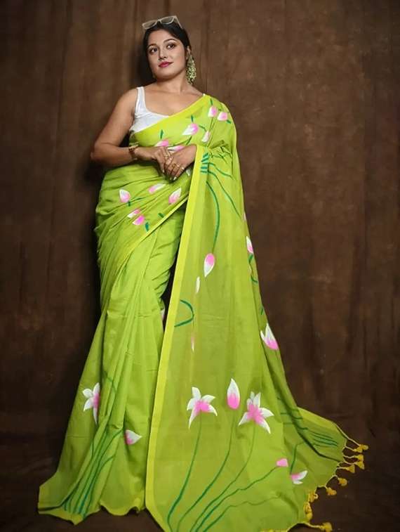 women floral printed saree with blouse