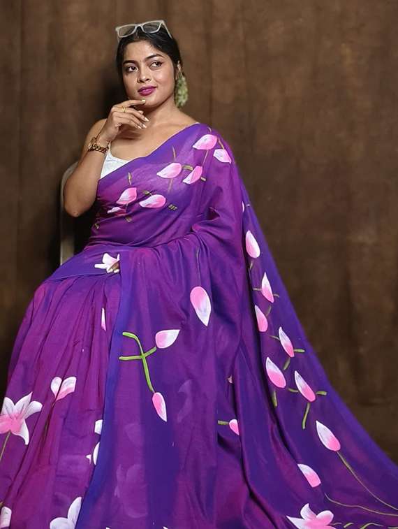 women floral printed saree with blouse - 22186344 -  Standard Image - 3