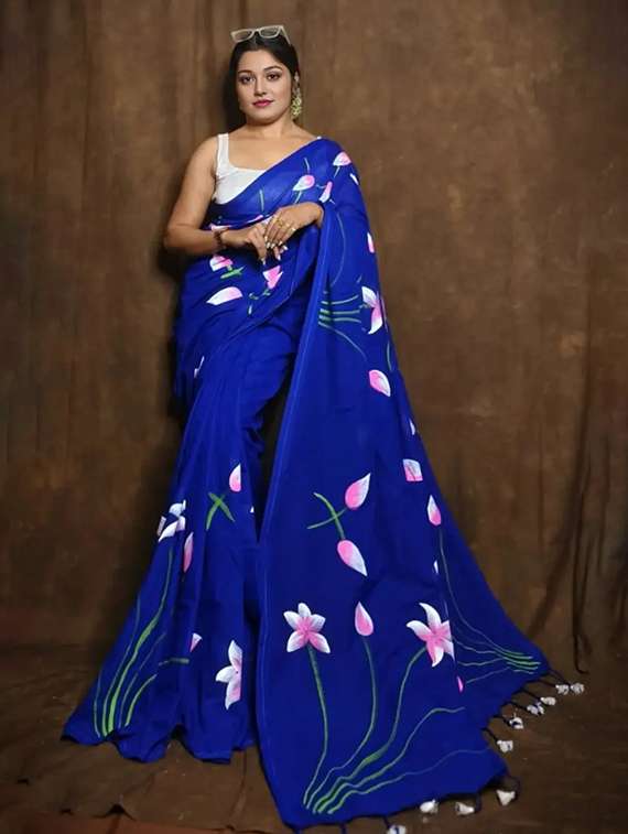 women floral printed saree with blouse