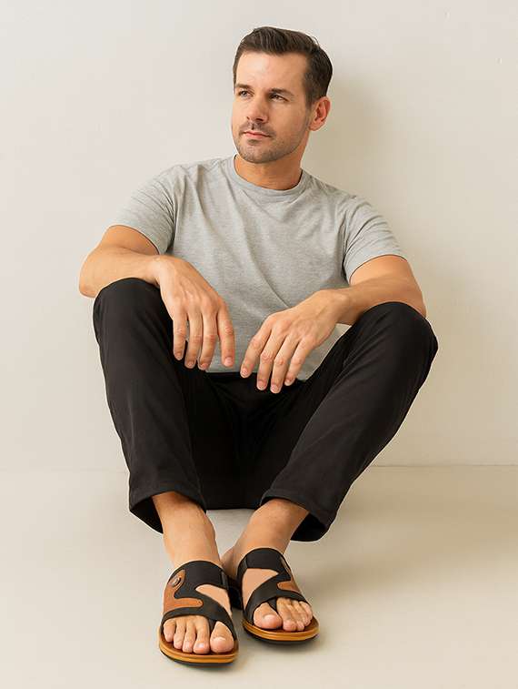 men color block toe seperator sandal - 22186449 -  Standard Image - 3