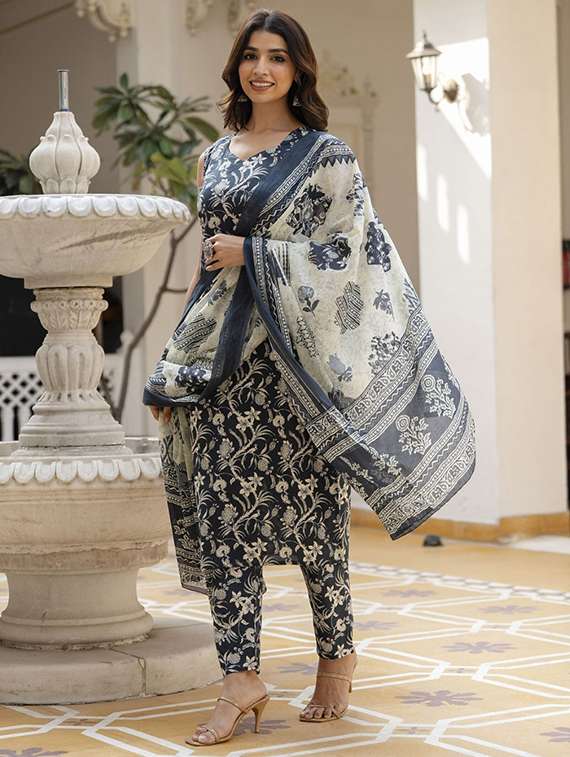 women floral sleeveless kurta pant with dupatta set