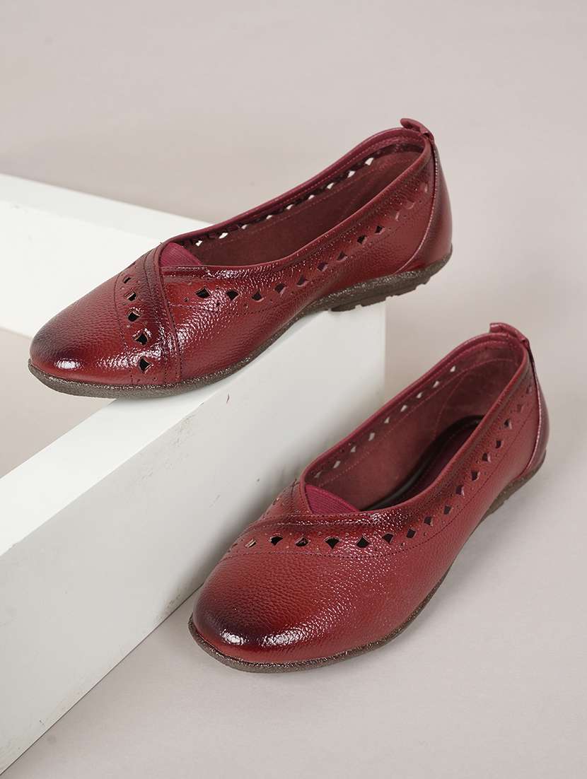 women slip on ballerina