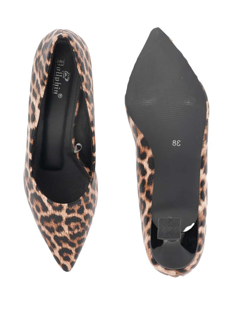 women slip on pump - 22187113 -  Standard Image - 3